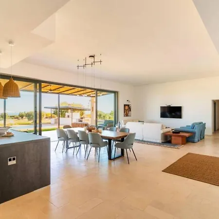Διαμέρισμα Stylish Alfredo In - Pool, Garden, Ideal For Families