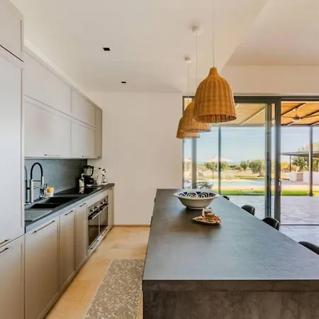 Stylish Alfredo In - Pool, Garden, Ideal For Families Διαμέρισμα *